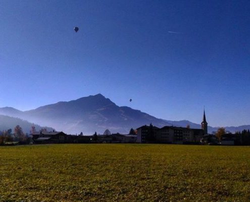 Ballone am Himmel von Kirchdorf in Tirol
