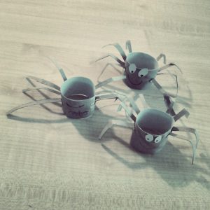DIY Spinne aus Klopapierrolle