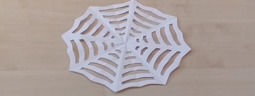 Spinnennetz aus Papier
