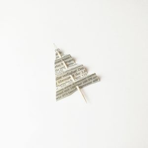 Mini Weihnachtsbaum aus einer Zeitung