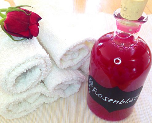 DIY Rosenwasser (c) Nitas Pleasures