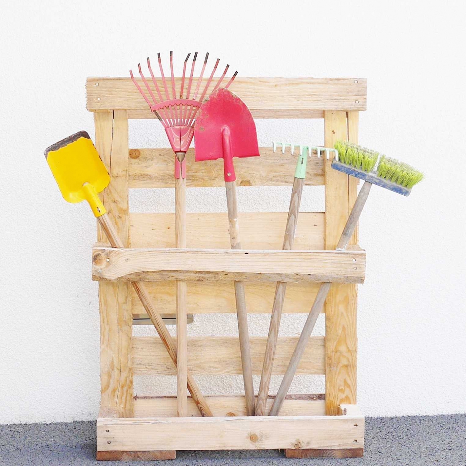 Gartengeräte Halterung selbstgemacht • Kreativ Blog DIY & Gadgets