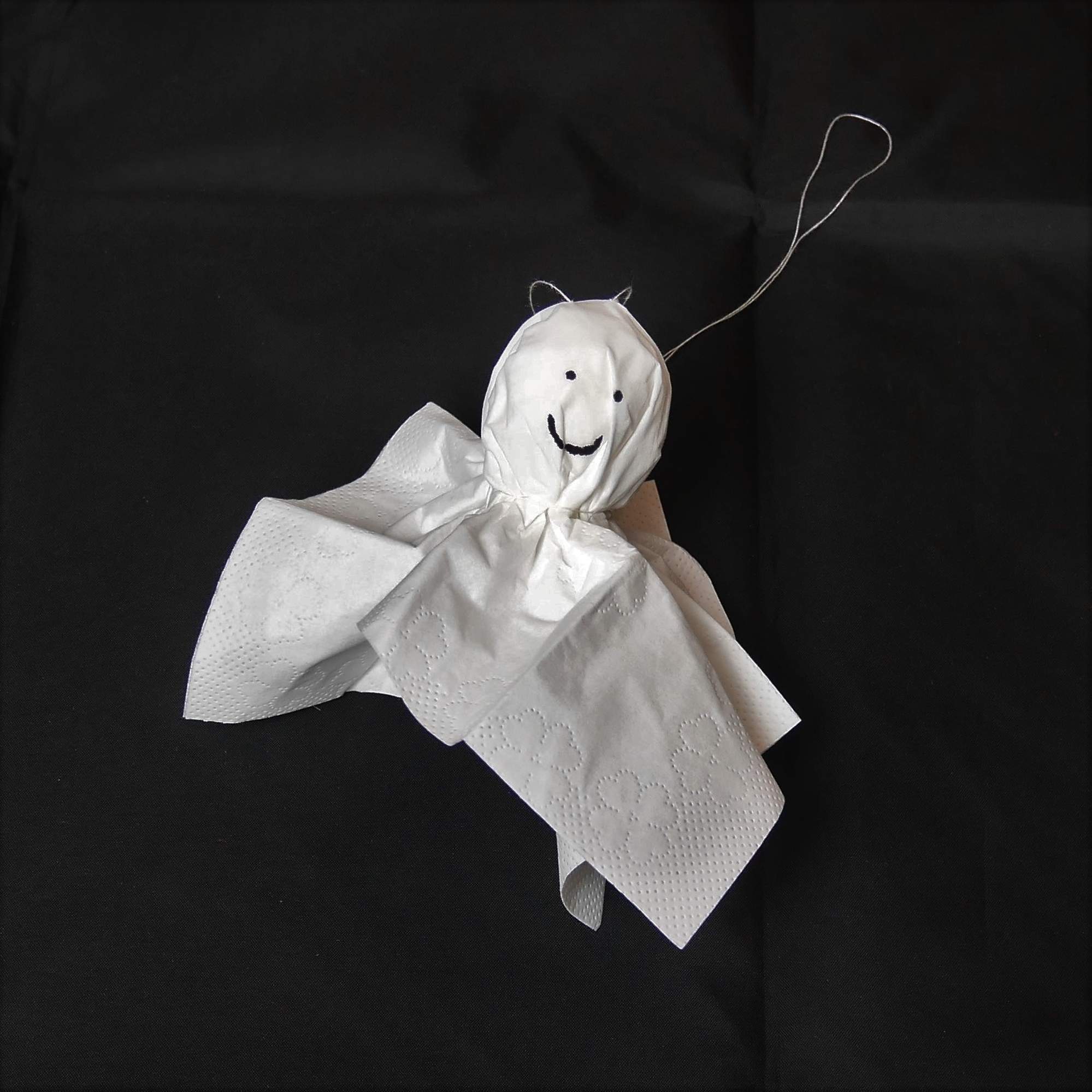 Gespenst aus einem Taschentuch basteln • Kreativ Blog - DIY & Gadgets