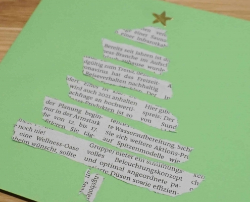 Weihnachtsbaum Karte aus Zeitungspapier