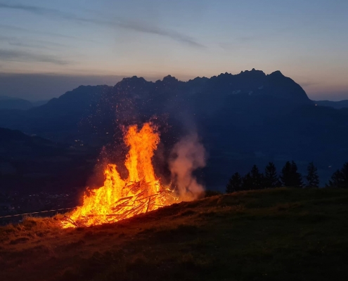 Sonnwendfeuer Wilder Kaiser - Berge in Flammen