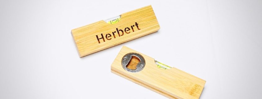 Flaschenöffner mit Wasserwaage