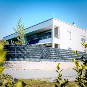 Sunbooster VERTICAL+ Photovoltaik-Zaun