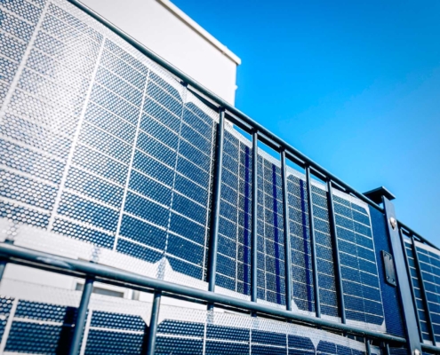 Sunbooster VERTICAL+ Photovoltaik-Zaun Sunbooster VERTICAL+ Photovoltaik-Zaun