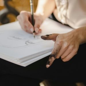 Zeichentechniken lernen / Bild: Kat von Wood, unsplash